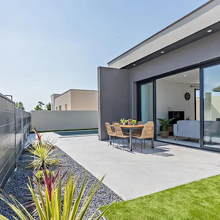 Mika A 5min De La Villa