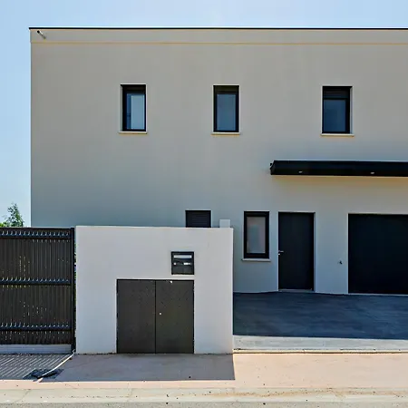 Mika A 5min De La Villa