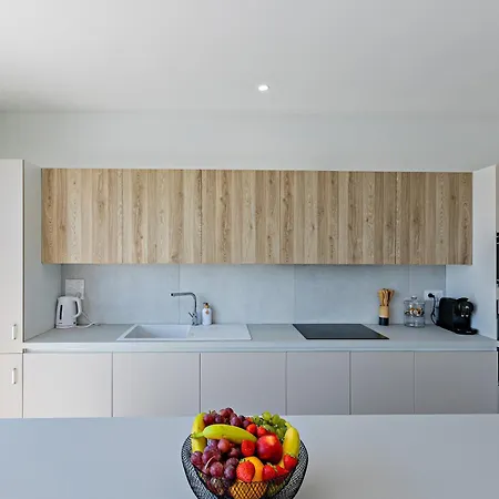 Mika A 5min De La Villa