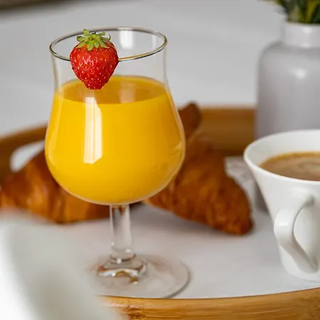 Mika A 5min De La Villa