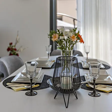 Mika A 5min De La וילה *