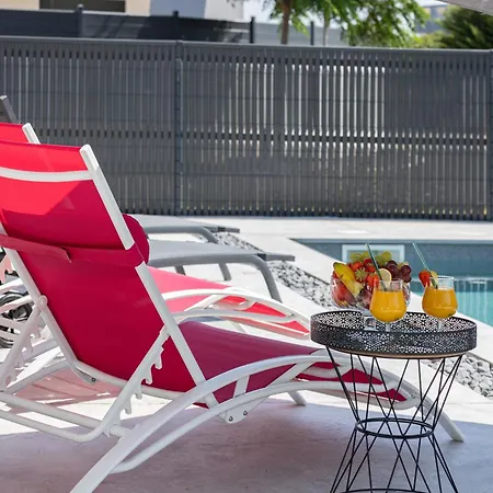 Mika A 5min De La וילה *